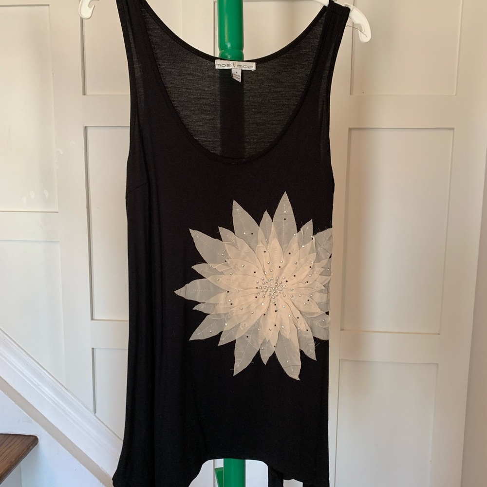 Moa Moa, Embroidered tank top, Sz Small, Black with Beige flower